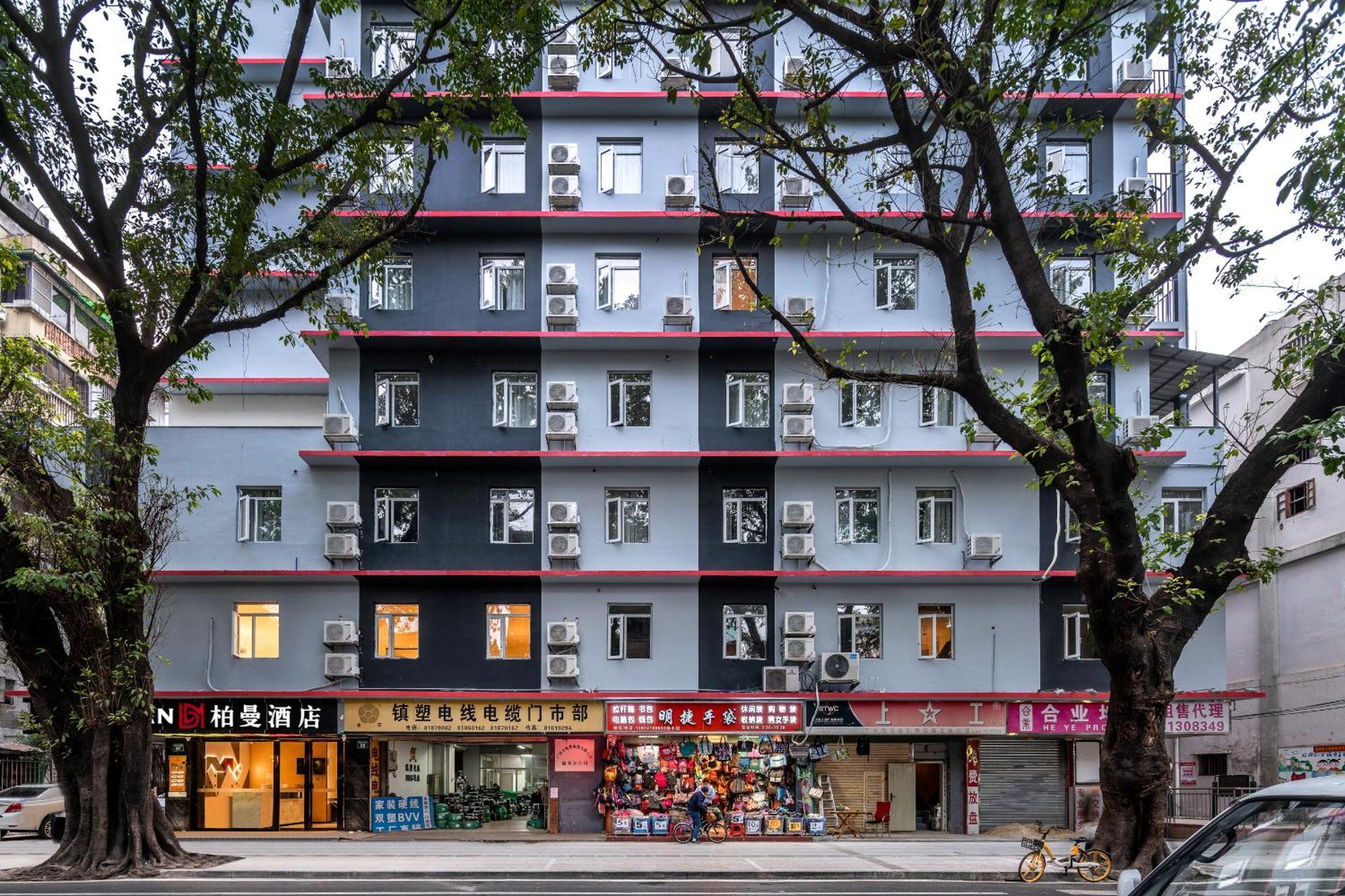 Shisanhang West Gate Subway Station Branch Guangzhou Exterior photo